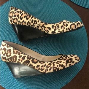 Hairy leopard wedges